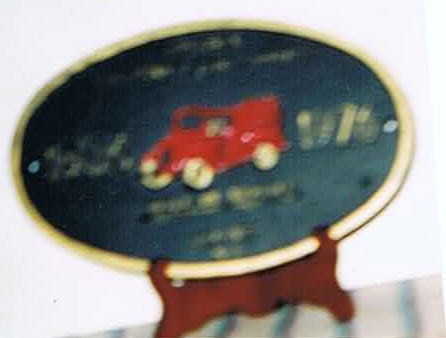 Colorful Plaque, Green background, Gold edge, Red