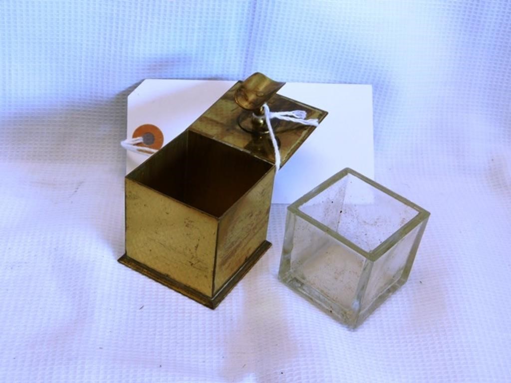 Advertising, Portable ashtray